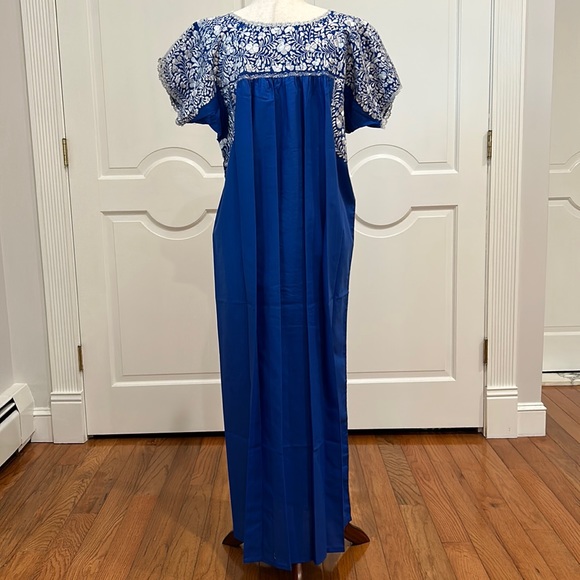 San Antonino Maxi Dress, Oaxaca Mexican dress. hand Embroidered. Silk Th… - Picture 8 of 9